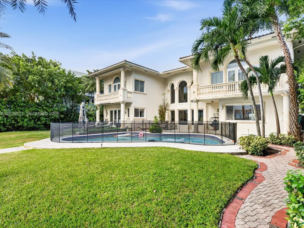 628 Island Golden Beach, FL 33160