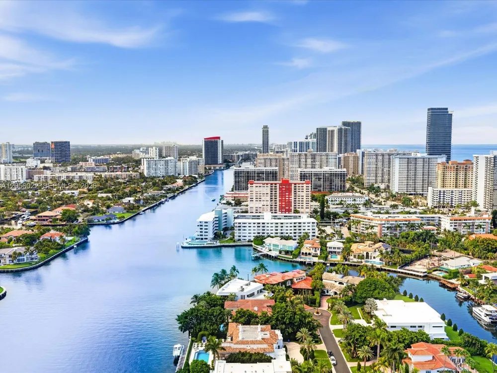 628 Island Golden Beach, FL 33160