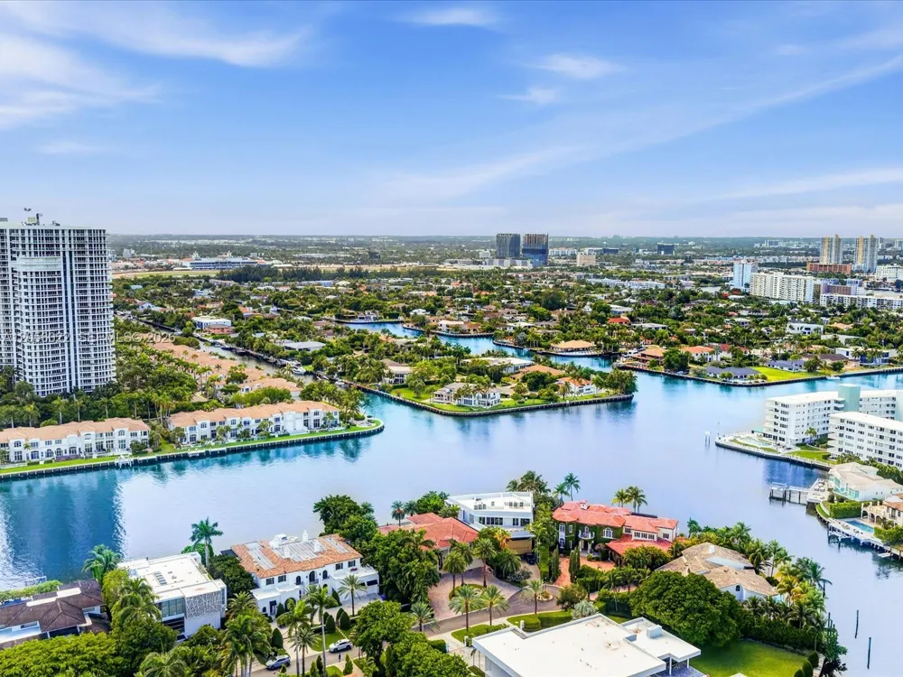 628 Island Golden Beach, FL 33160