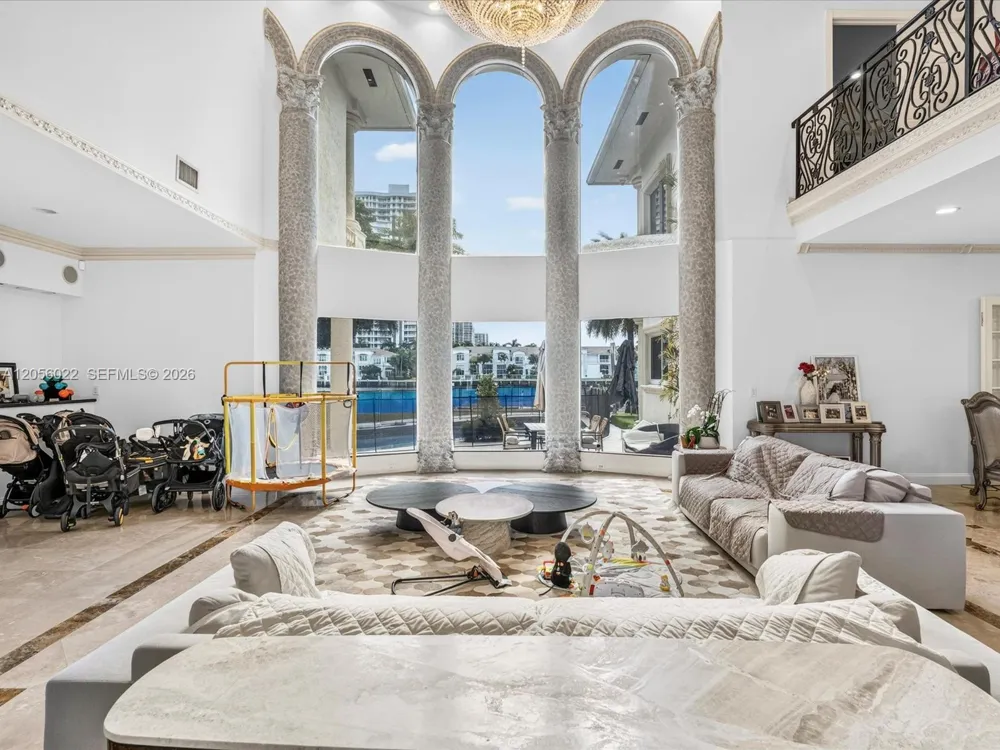 628 Island Golden Beach, FL 33160
