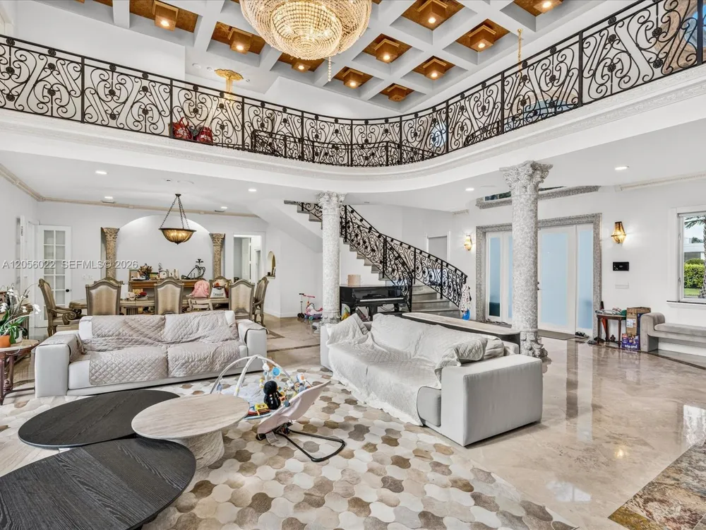 628 Island Golden Beach, FL 33160