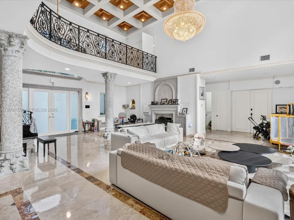 628 Island Golden Beach, FL 33160