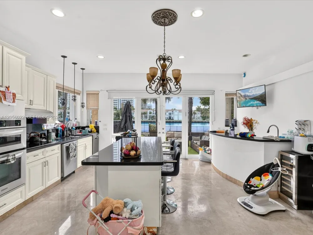 628 Island Golden Beach, FL 33160