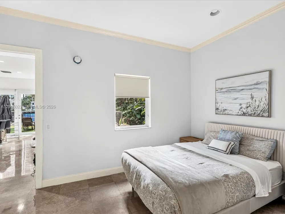 628 Island Golden Beach, FL 33160