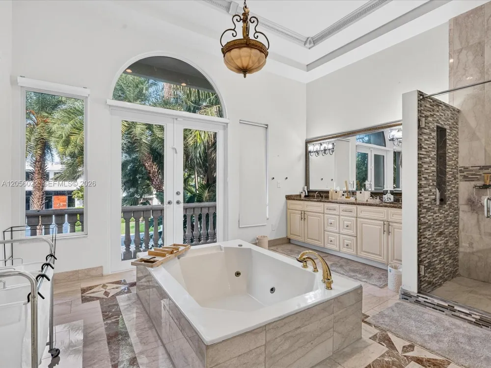 628 Island Golden Beach, FL 33160