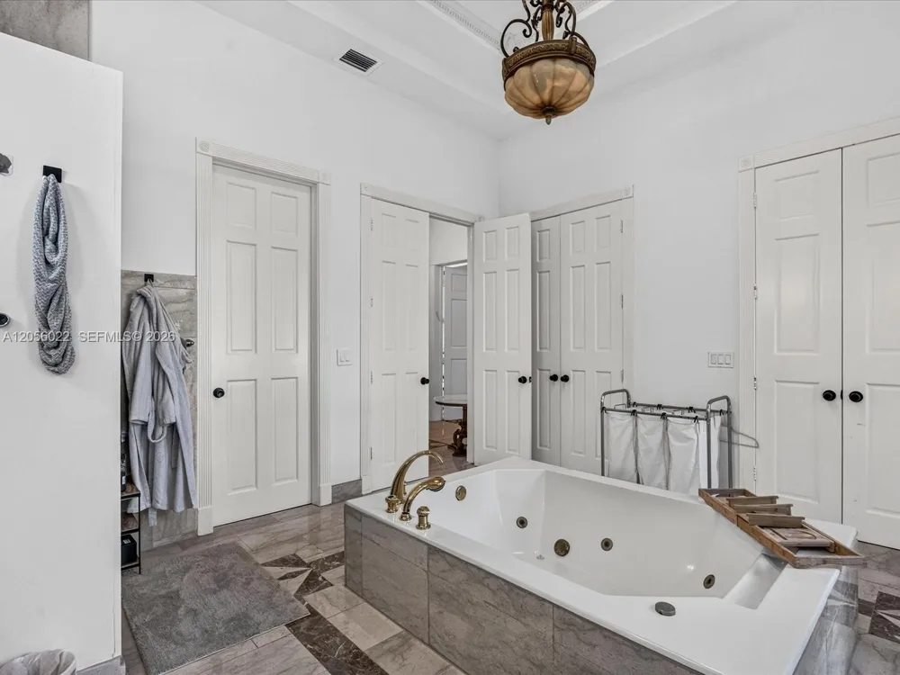628 Island Golden Beach, FL 33160