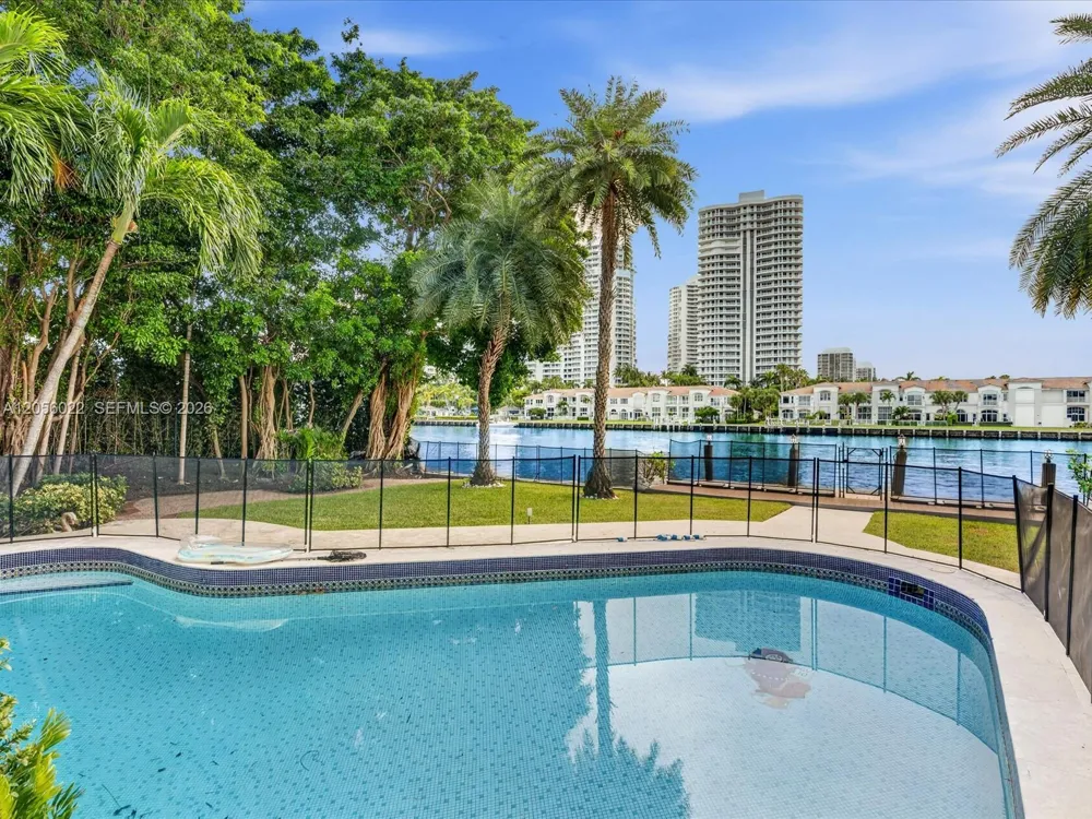 628 Island Golden Beach, FL 33160