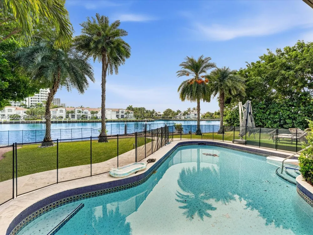 628 Island Golden Beach, FL 33160