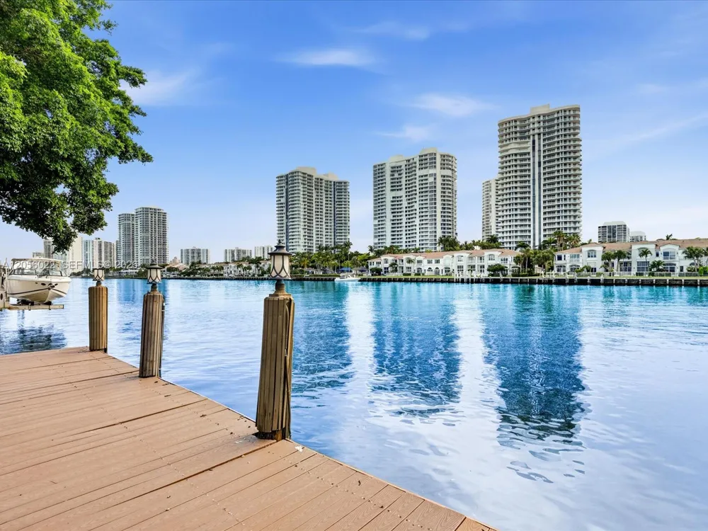 628 Island Golden Beach, FL 33160