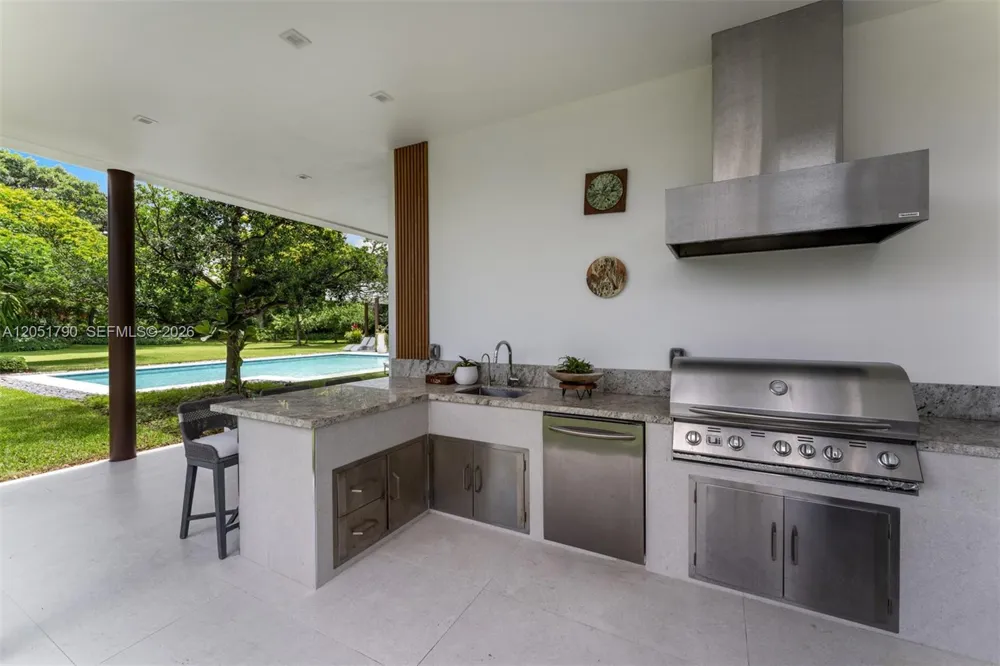 7502 SW 102nd St Pinecrest, FL 33156