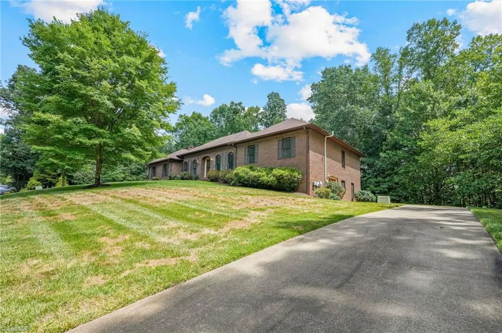 913 Colonial Heights North Wilkesboro, NC 28659