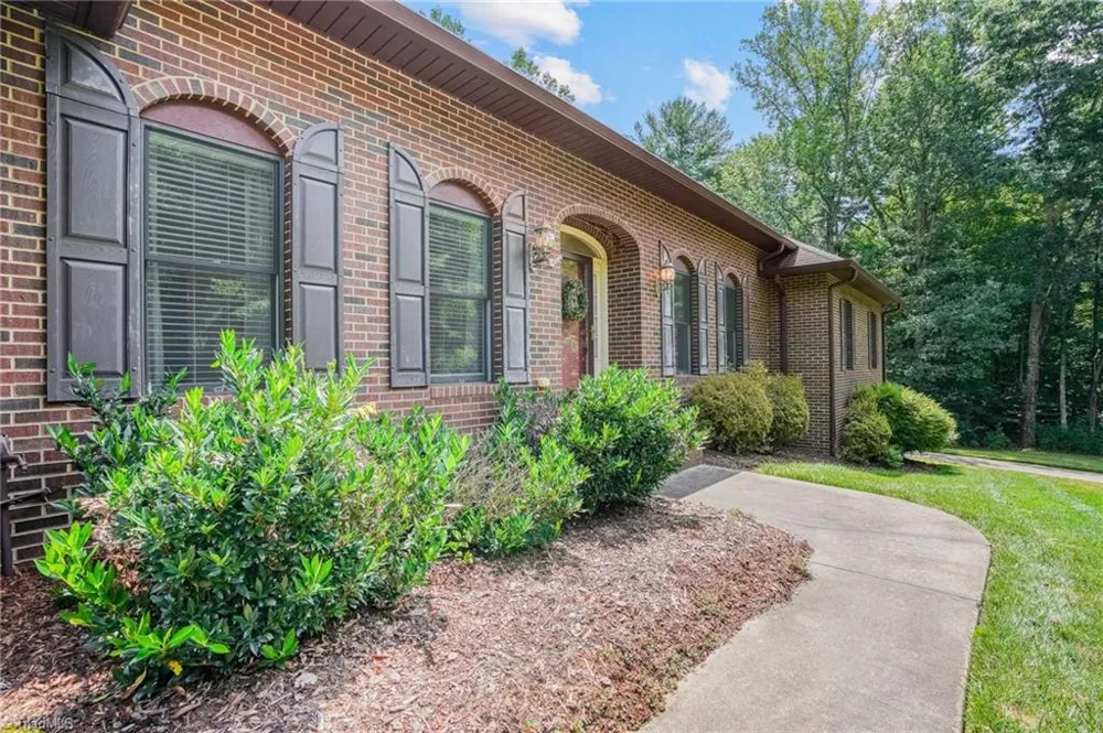 913 Colonial Heights North Wilkesboro, NC 28659