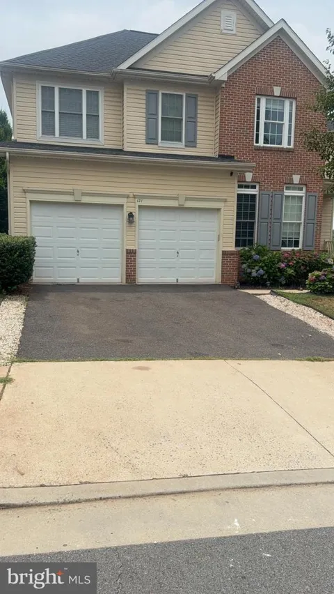 121 KING EDWARD COURT