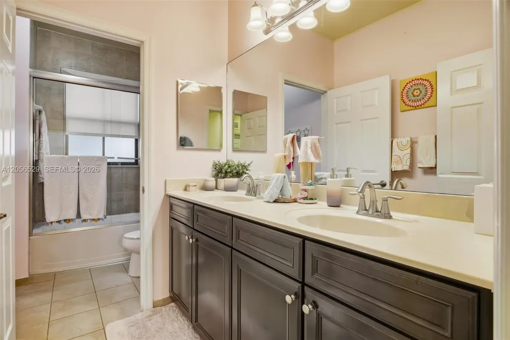 8870 NW 99th Path Doral, FL 33178