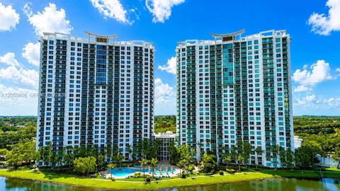 2641 N FLAMINGO ROAD #2706N
