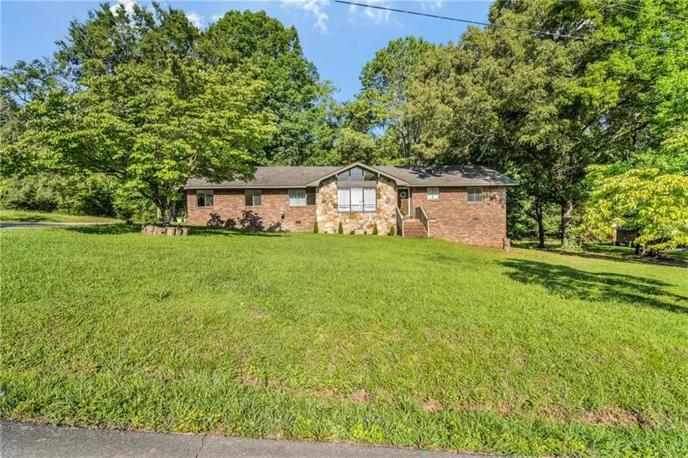2814 Suncrest Drive Dalton, GA 30720