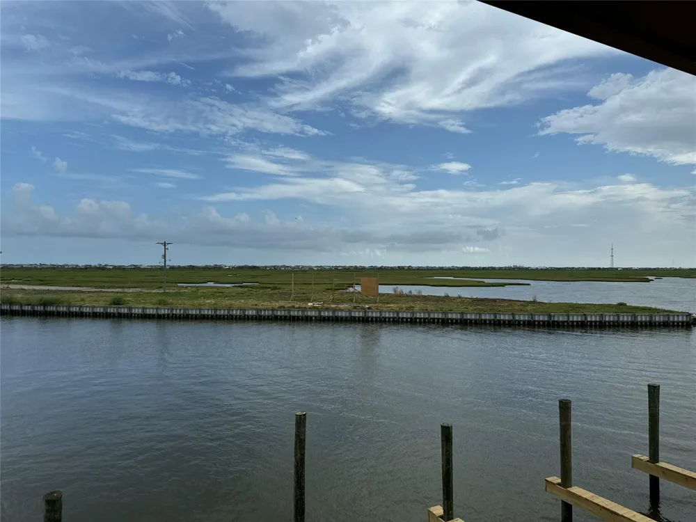 1228 Redfish Street Crystal Beach, TX 77650