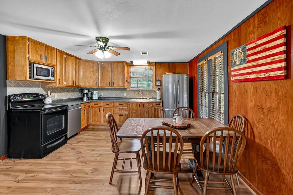 10329 Clyde Acord Road Franklin, TX 77856