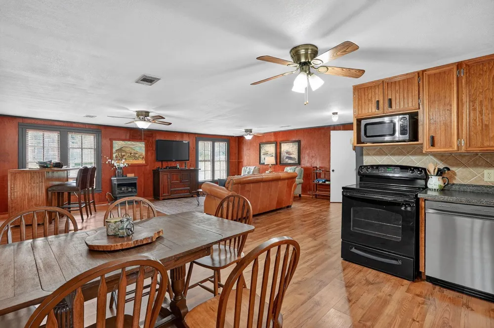 10329 Clyde Acord Road Franklin, TX 77856