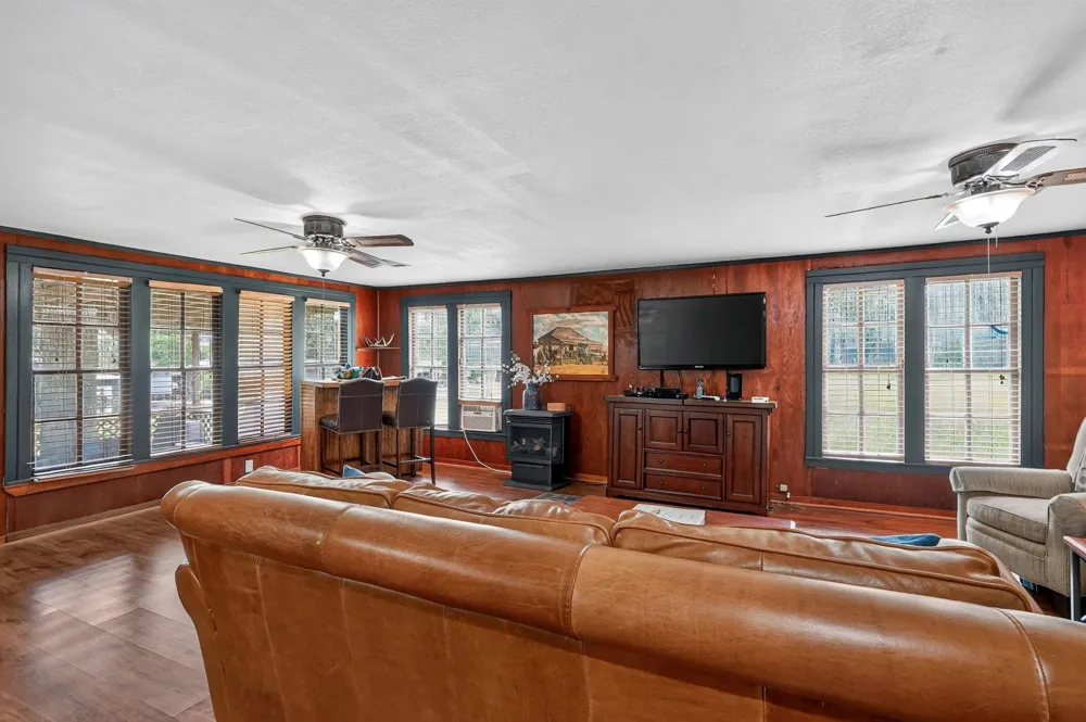 10329 Clyde Acord Road Franklin, TX 77856