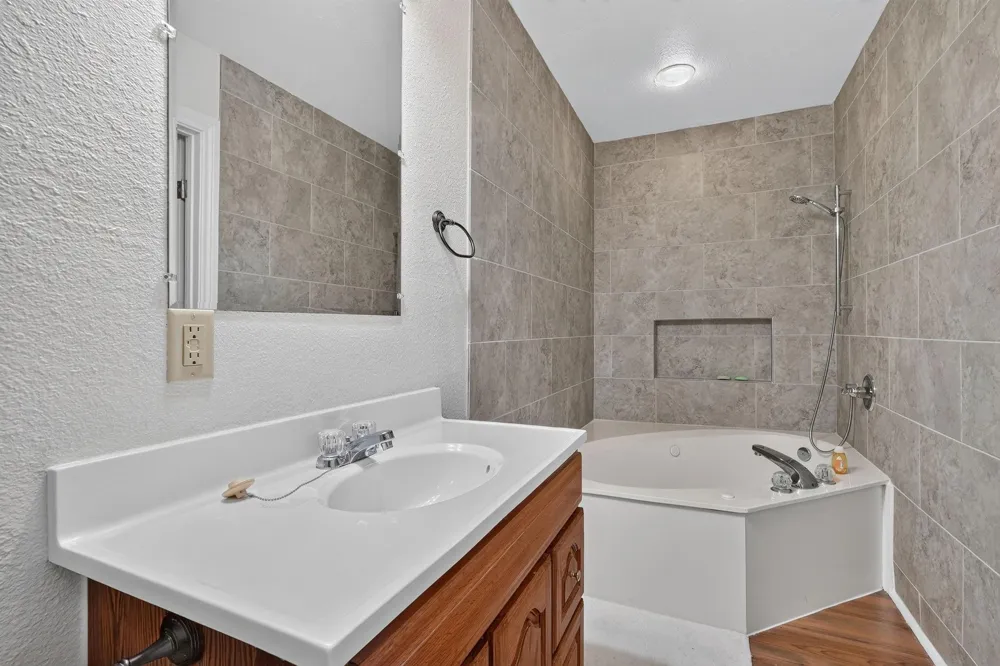10329 Clyde Acord Road Franklin, TX 77856