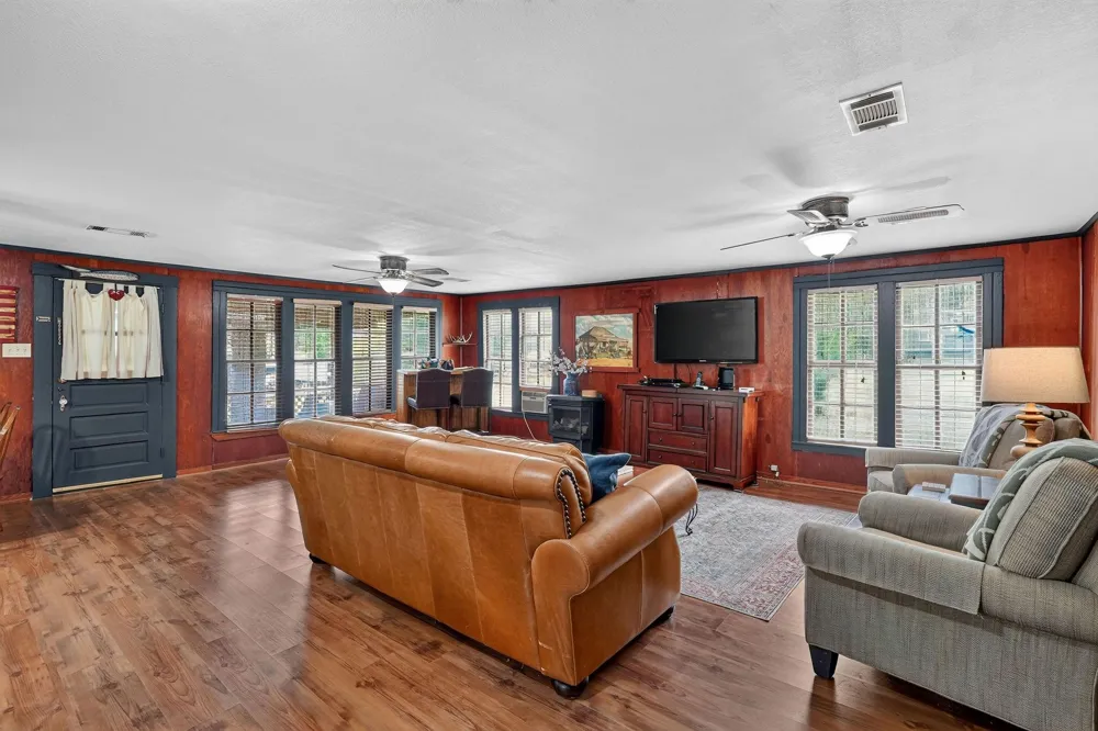 10329 Clyde Acord Road Franklin, TX 77856
