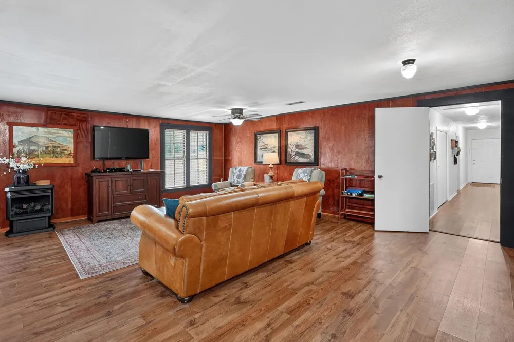 10329 Clyde Acord Road Franklin, TX 77856