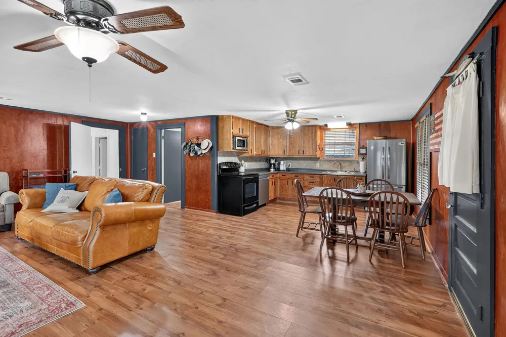 10329 Clyde Acord Road Franklin, TX 77856