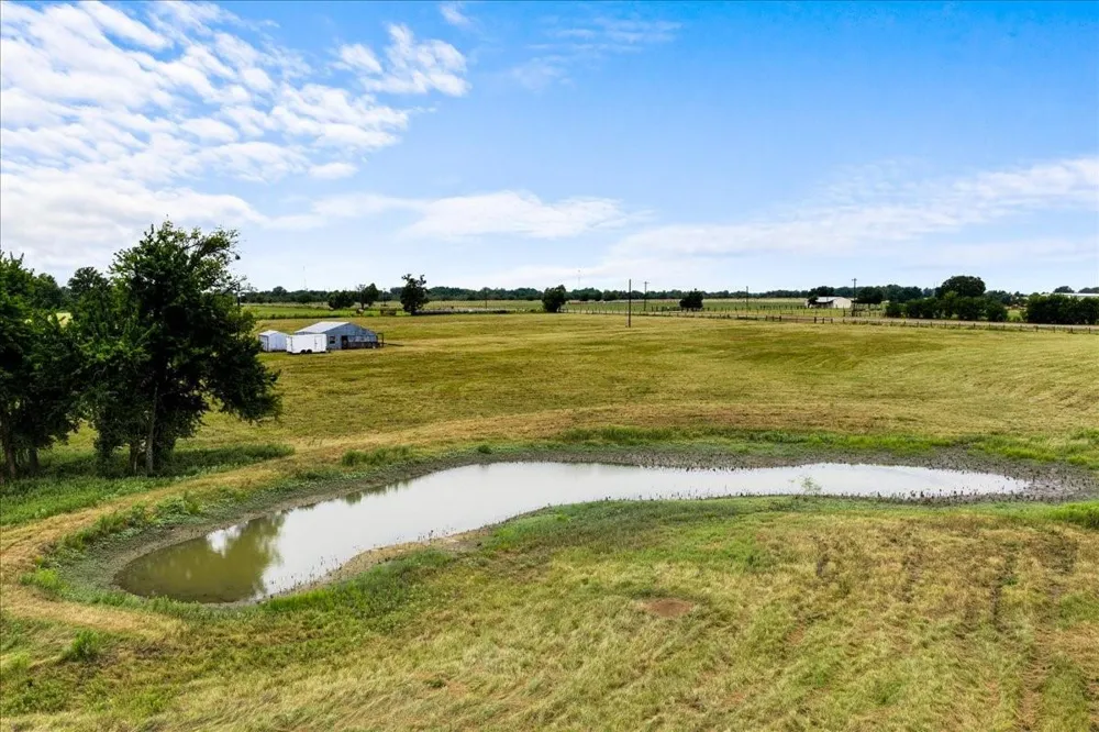 1620 E Fm 696 Lexington, TX 78947