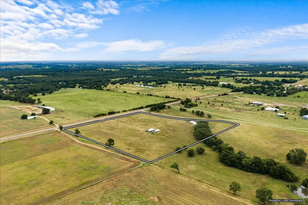 1620 E Fm 696 Lexington, TX 78947