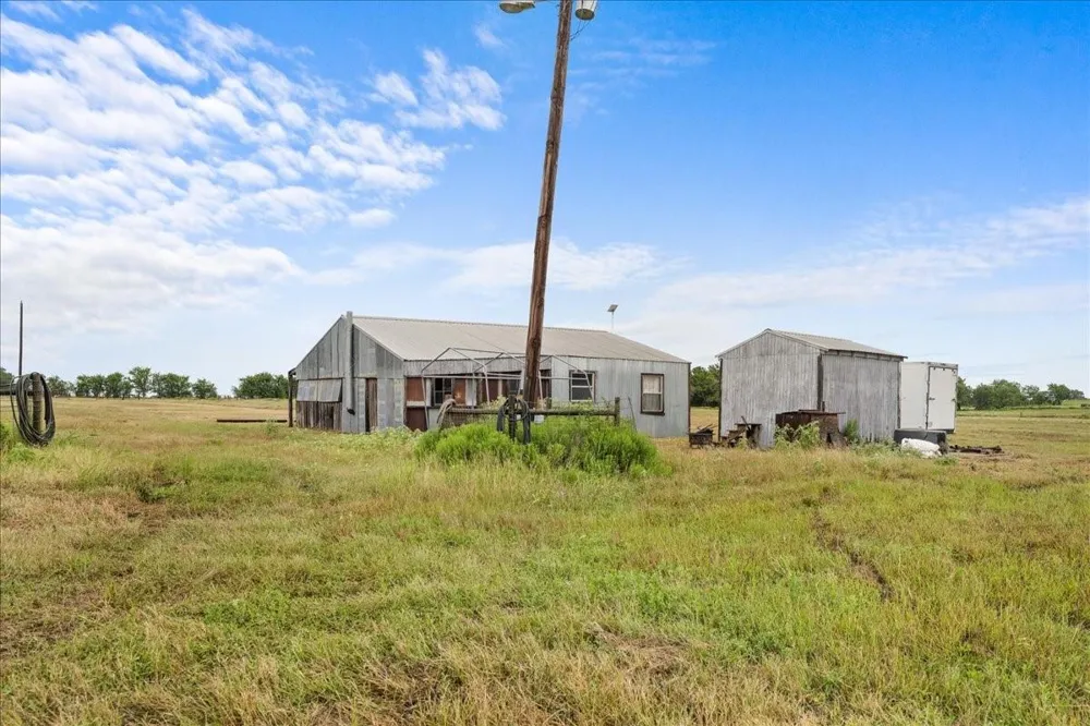 1620 E Fm 696 Lexington, TX 78947