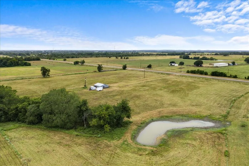 1620 E Fm 696 Lexington, TX 78947