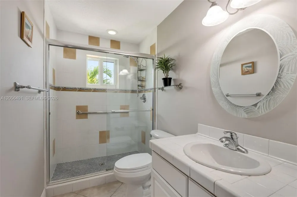 46 Sadowski Cswy Key Colony, FL 33051
