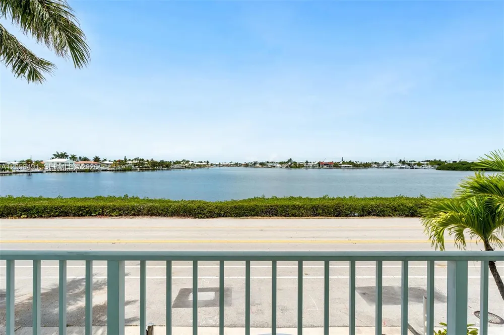 46 Sadowski Cswy Key Colony, FL 33051