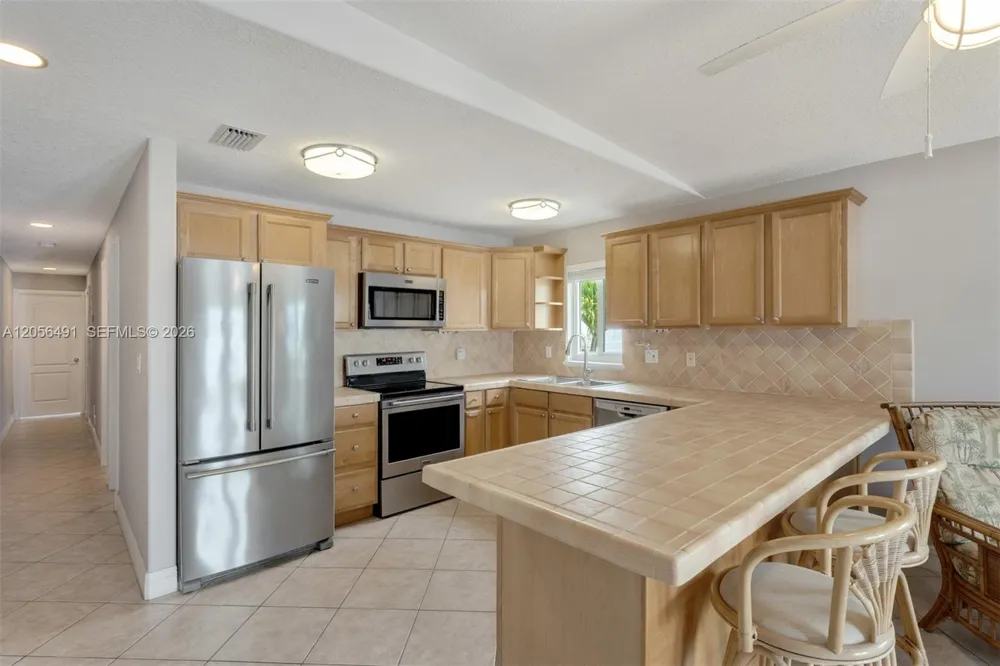 46 Sadowski Cswy Key Colony, FL 33051