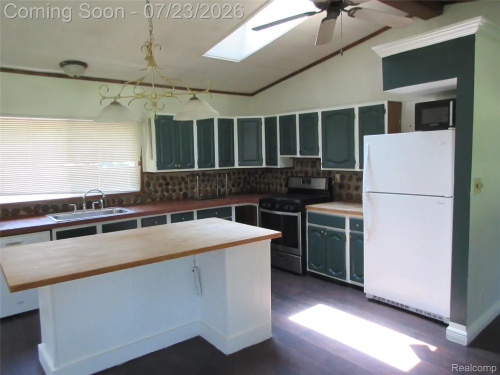 1575 Banmoor Drive Troy City, MI 48084
