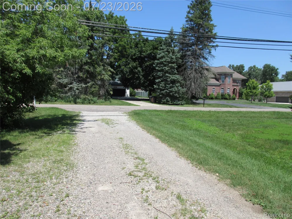 1575 Banmoor Drive Troy City, MI 48084