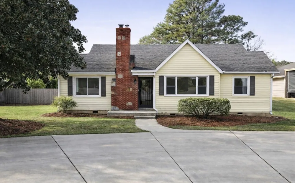 583 N Broad St Lexington, TN 38351