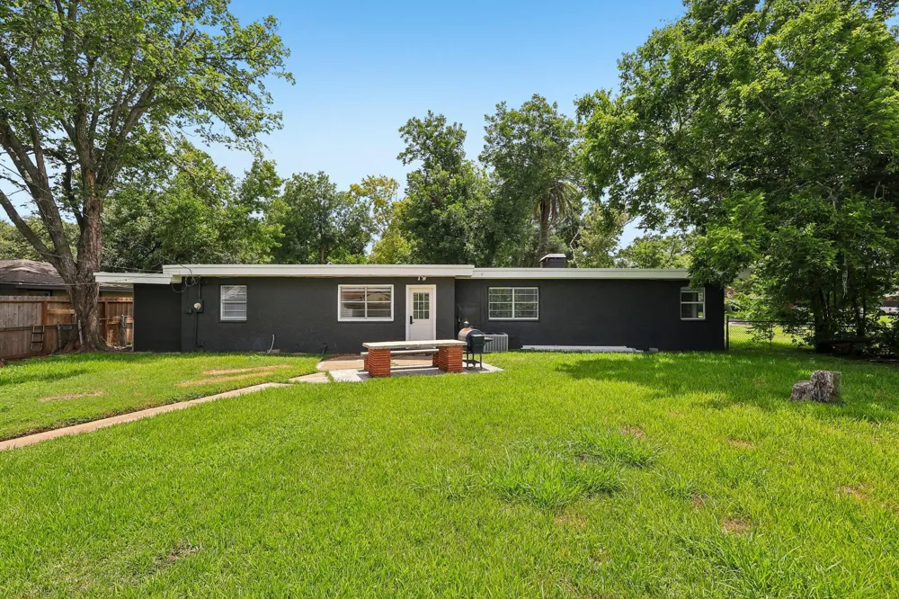 159 Oak Drive Lake Jackson, TX 77566