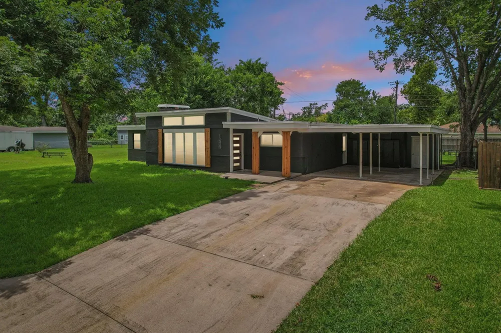 159 Oak Drive Lake Jackson, TX 77566