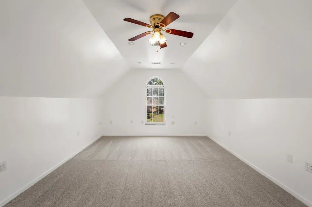 616 Woodland Hills Dr La Vergne, TN 37086