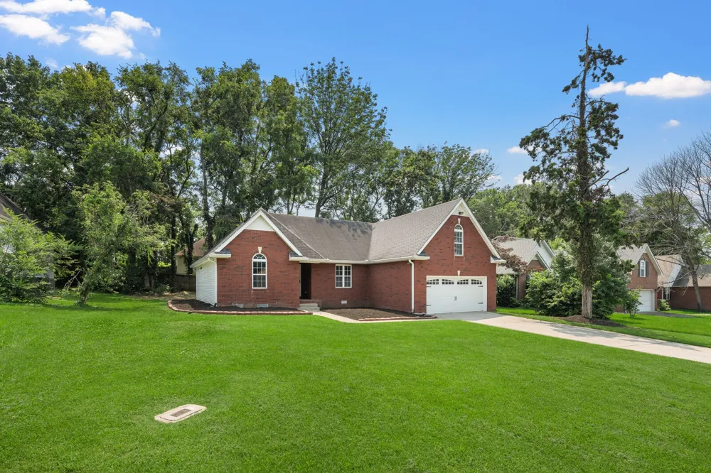 616 Woodland Hills Dr La Vergne, TN 37086