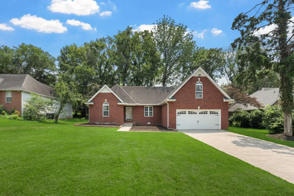 616 Woodland Hills Dr La Vergne, TN 37086