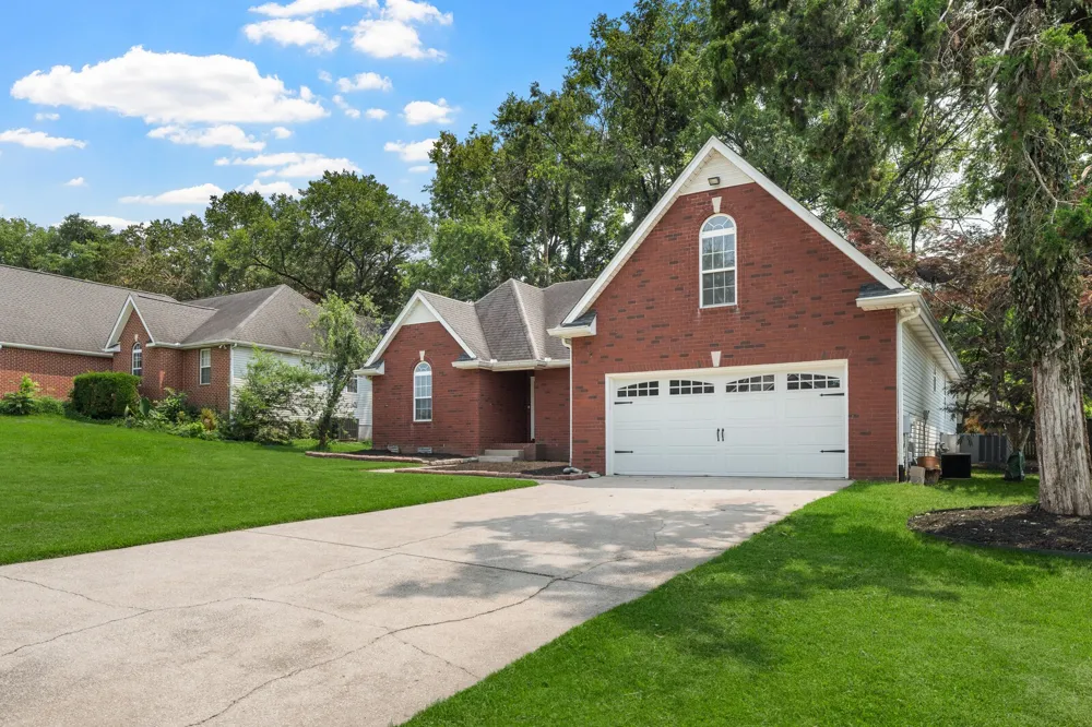 616 Woodland Hills Dr La Vergne, TN 37086