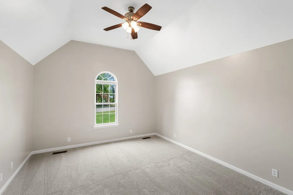 616 Woodland Hills Dr La Vergne, TN 37086