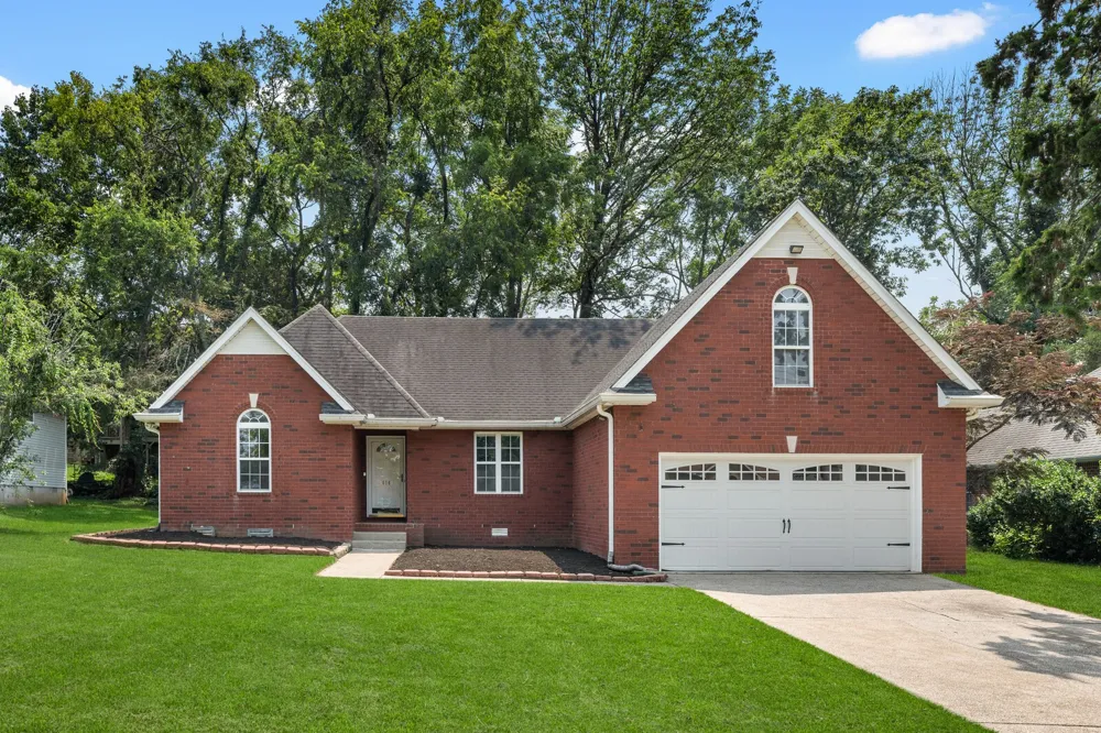 616 Woodland Hills Dr La Vergne, TN 37086