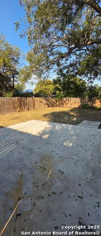 806 21st Hondo, TX 78861
