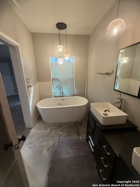 806 21st Hondo, TX 78861