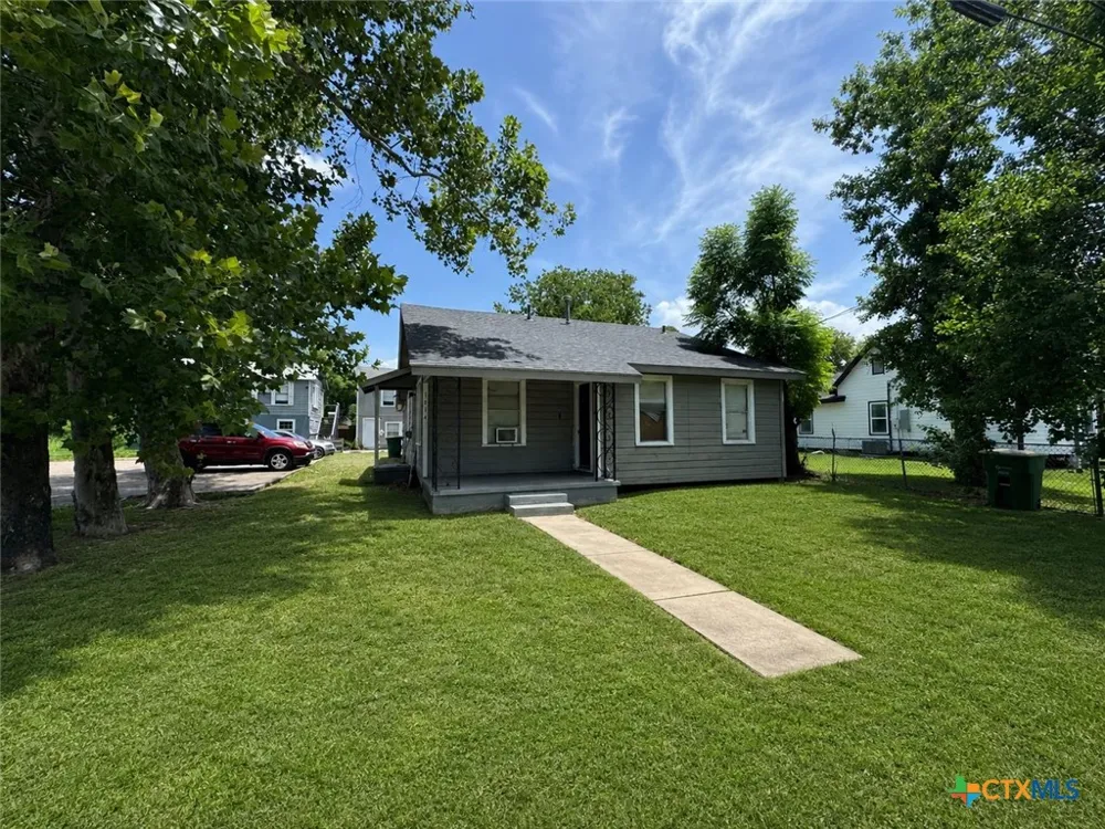 1314 E Power Avenue Victoria, TX 77901
