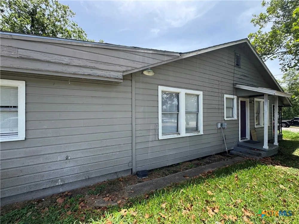 1314 E Power Avenue Victoria, TX 77901